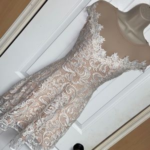 CHARLOTTE RUSSE BEIGE/WHITE EMBROIDERED DRESS. XS